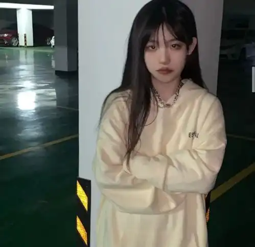 ins甜酷女生头像
