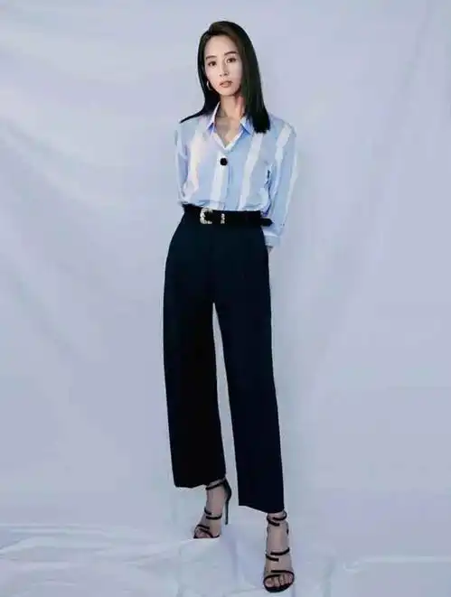 条纹单品又火了,学张钧甯阿娇杨紫这样穿,秀出性感好身材
