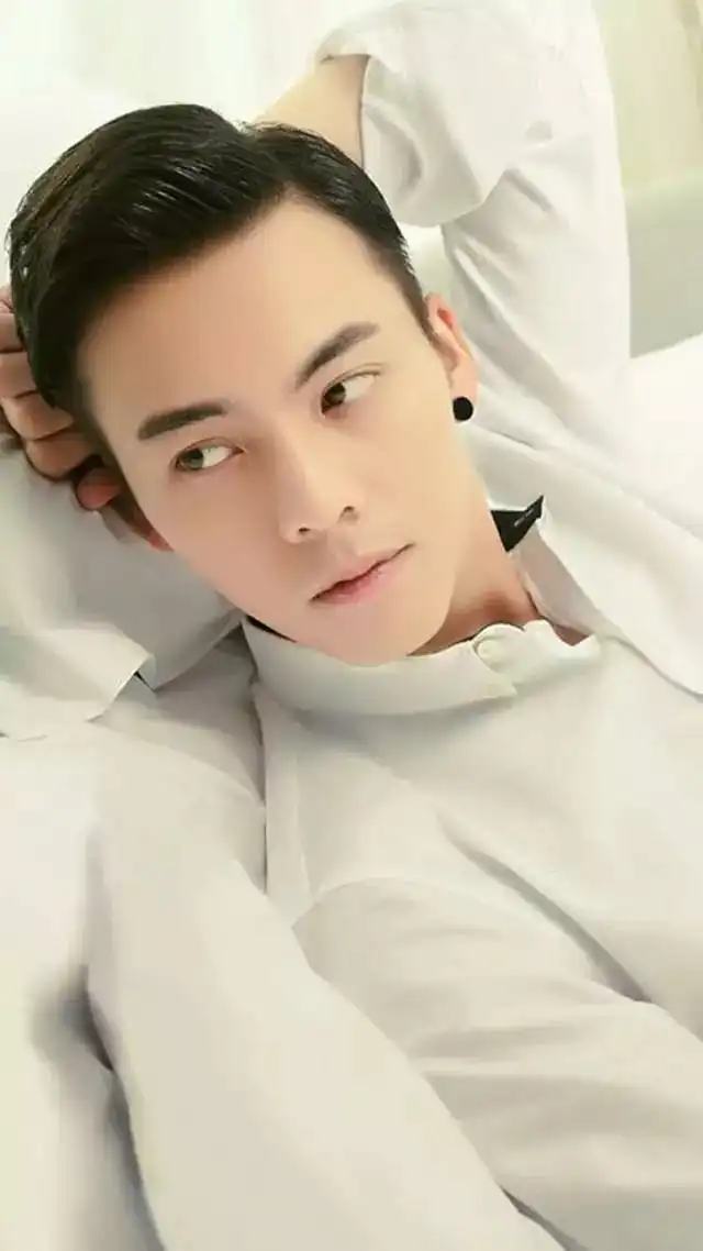 女生都想扑倒的禁欲系男神诱惑力在哪

