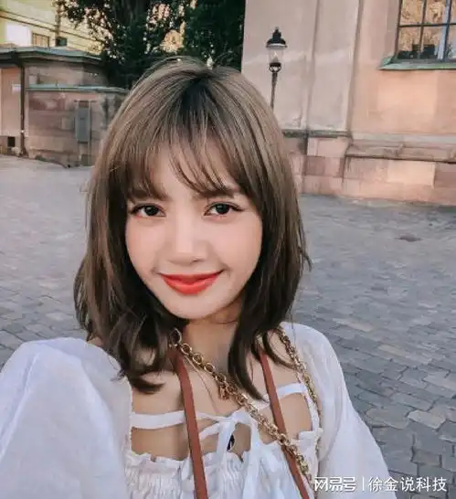 lisa和三太子恋爱前后对比,当年的清纯女神,如今却成菲律宾女佣
