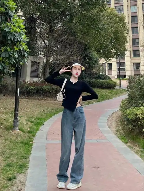 时尚休闲的春日女装穿搭,定要学会这么穿,简约搭配超时髦的
