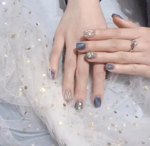 夏日换上一款蓝色治愈系美甲,确认过眼神是小仙女本仙啦
