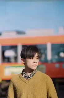 易烊千玺代言口红很勉强,不卖萌不卖色但时刻传递着三个字,粉丝不得不买
