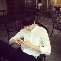 男生白衬衫qq头像简单的帅
