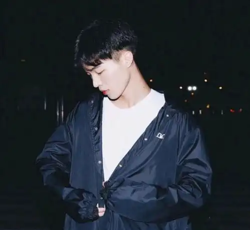 妻管严男生3大特征,宠妻狂魔不是白叫的,你男票中了几个
