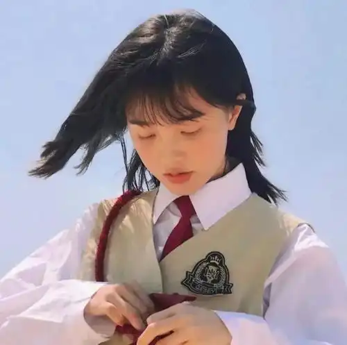 超好看的日系女生头像
