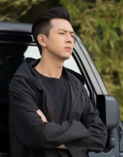 盘点亲爱的热爱的韩商言4款黑色造型,最后一套像极了爱情
