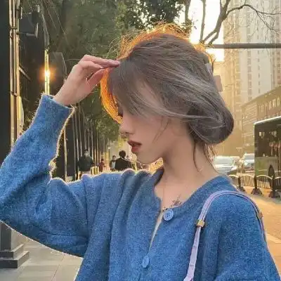 温柔干净的蓝色系部位头像
