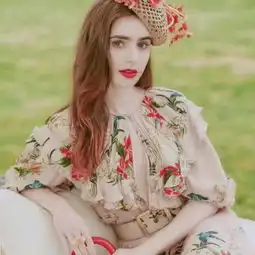 唯美碎花裙欧美女头同一人9张御姐范头像
