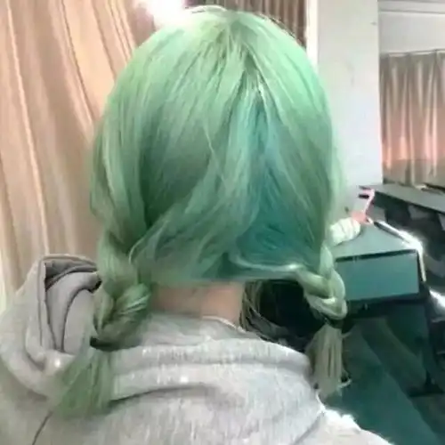 女生绿色系头像
