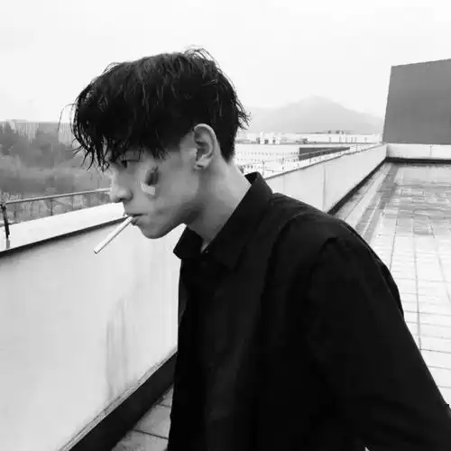 心心念念的男生头像
