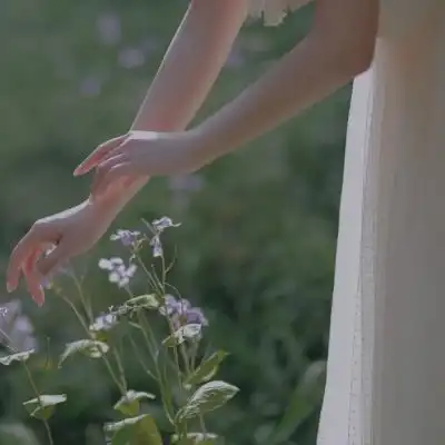 ins治愈系女生头像
