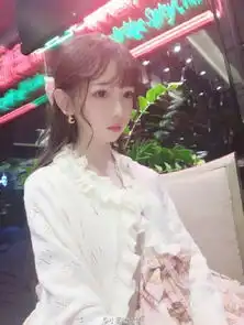 中国女孩整容隆鼻,染黄头发,戴蓝色美瞳,美白,这样是不是就和欧美女生长的没有区别了
