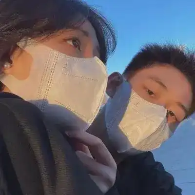 男生为追女生,竟然画了一幅漫画这真的是好可爱的男孩子
