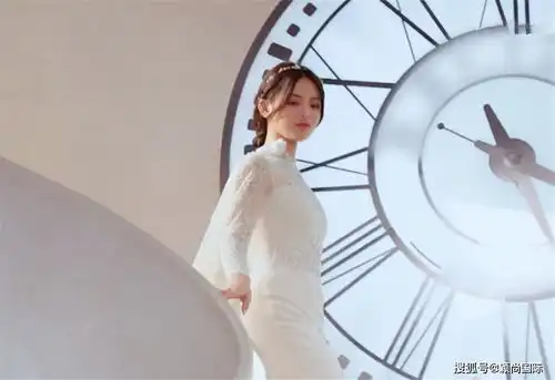 火箭少女穿婚纱拍闺蜜照,杨芸晴仙气,yamy飒爽,杨超越变公主
