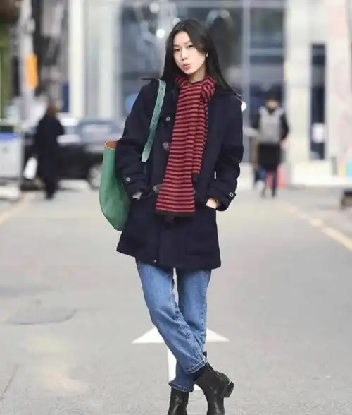 韩国女性太会穿搭了,连基础款裤子也能创新,这样搭配太聪明了
