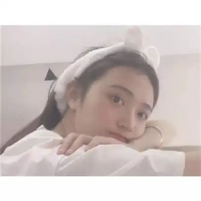 上下白边女头像小清新,带你去喜欢的那片天空
