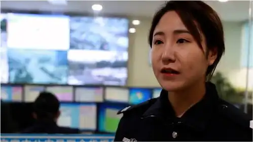 110接警员30分钟话疗轻生女孩姐姐买两杯奶茶带着猫过来找你们吧
