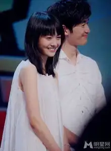 盘点治愈系笑容女星周冬雨笑眼迷人
