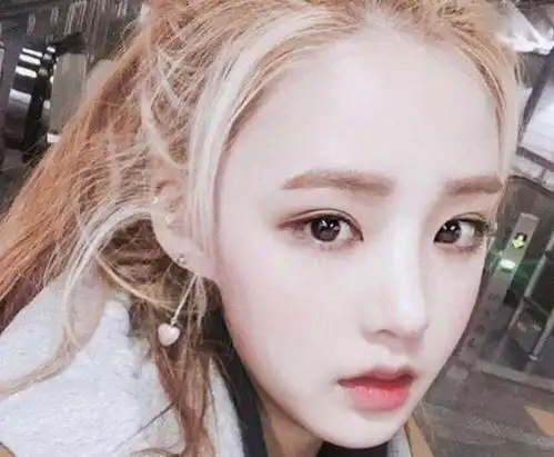 这些星座女过于高冷,让人不敢上前,天蝎要强,冷漠水瓶座
