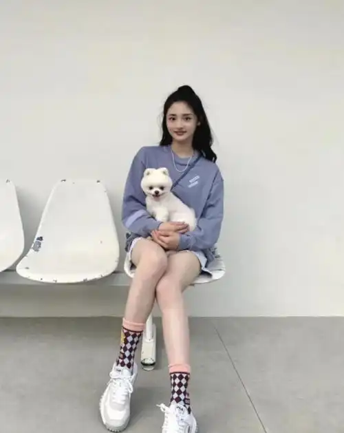 琵琶少女周洁琼,颜值实力双具备,甜酷女孩的私服鉴赏
