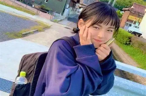 16岁高中生男扮女装火了扮相太甜美,女生自愧不如
