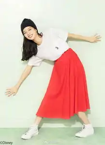 组图新川优爱穿平价单品拍写真甜美可爱青春感十足
