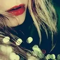 qq头像性感红嘴唇女生欧美风
