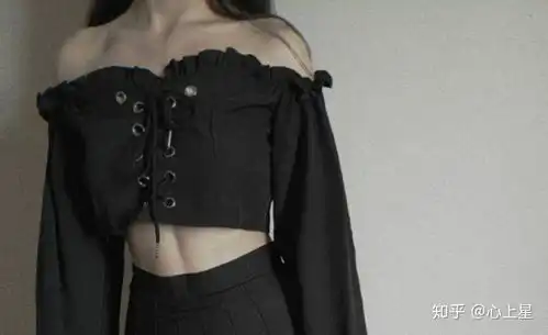 有哪些黑色系的美女壁纸
