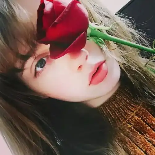 女孩暗恋你才会有的6大表现
