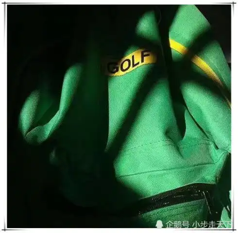 绿色微丧背景图喜欢就争取,得到就珍惜,错过也不必记得
