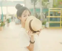 9张小清新风格治愈系美女头像图片素材
