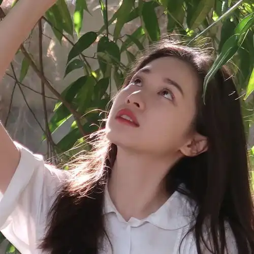 招桃花温柔小众真人女生头像284
