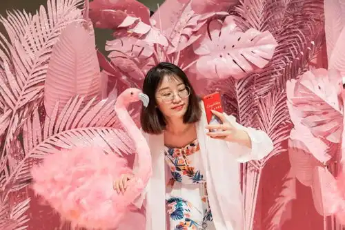 大街潮事粉色泳池粉色森林粉色火烈鸟...魔都少女心打卡圣地,竟然藏在市中心的开瓶器里
