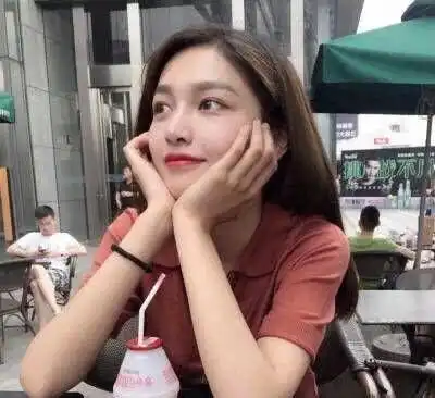 女生暗恋你时,就会有这3种表现,直男脱单的好时机
