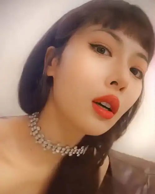 泫雅ins更新这不就是理想女友吗

