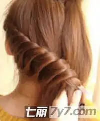 仙女范编发盘发教程扭一扭轻松打造绝美发型
