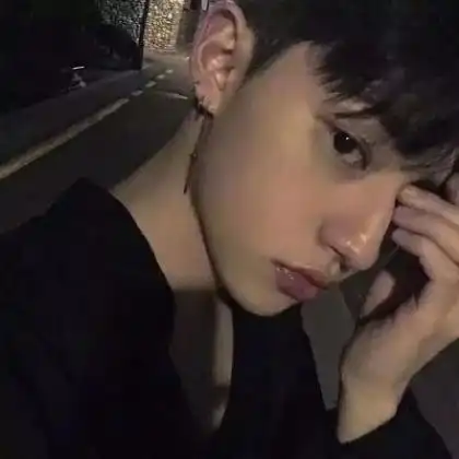 男生伤感颓废头像,你不在我身边淡出我的生活了
