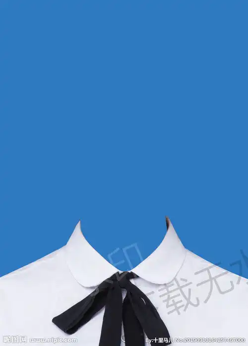 年轻女性证件照白衬衫图片
